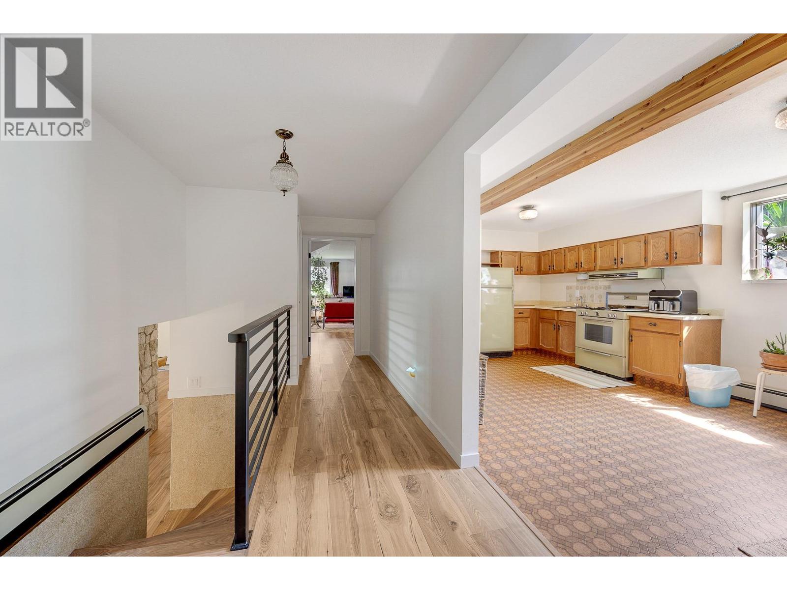 1590 Willow Crescent