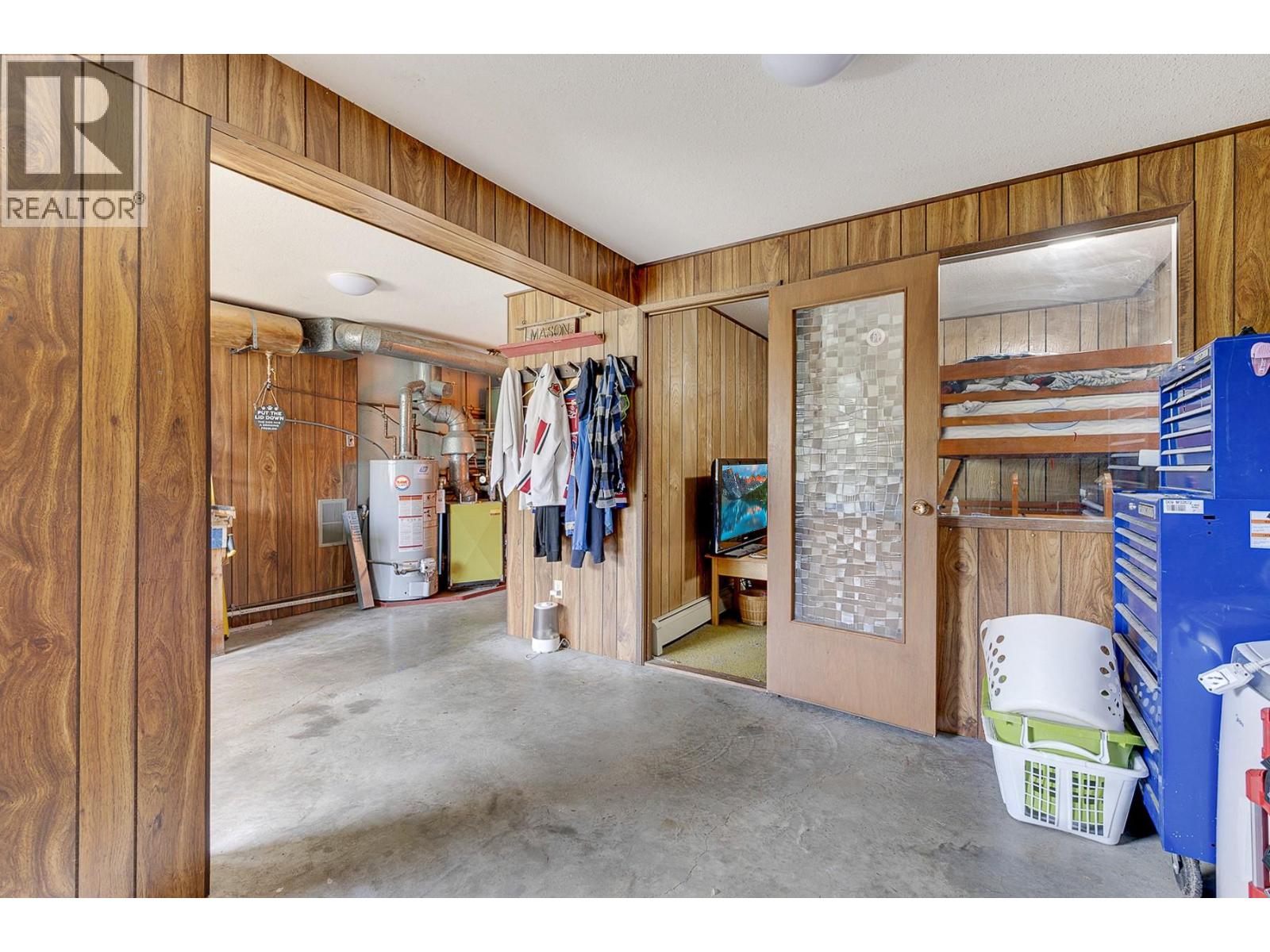 1590 Willow Crescent