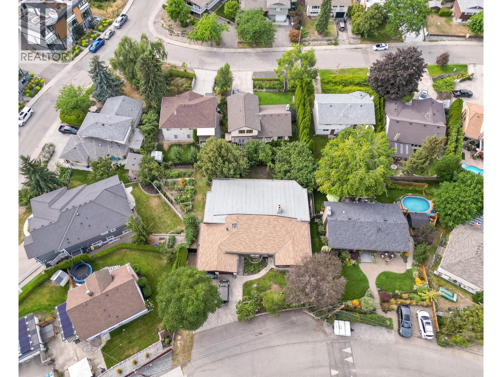 1590 Willow Crescent