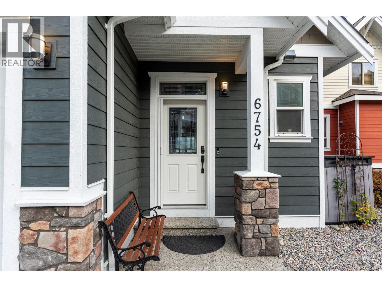 6754 La Palma Loop