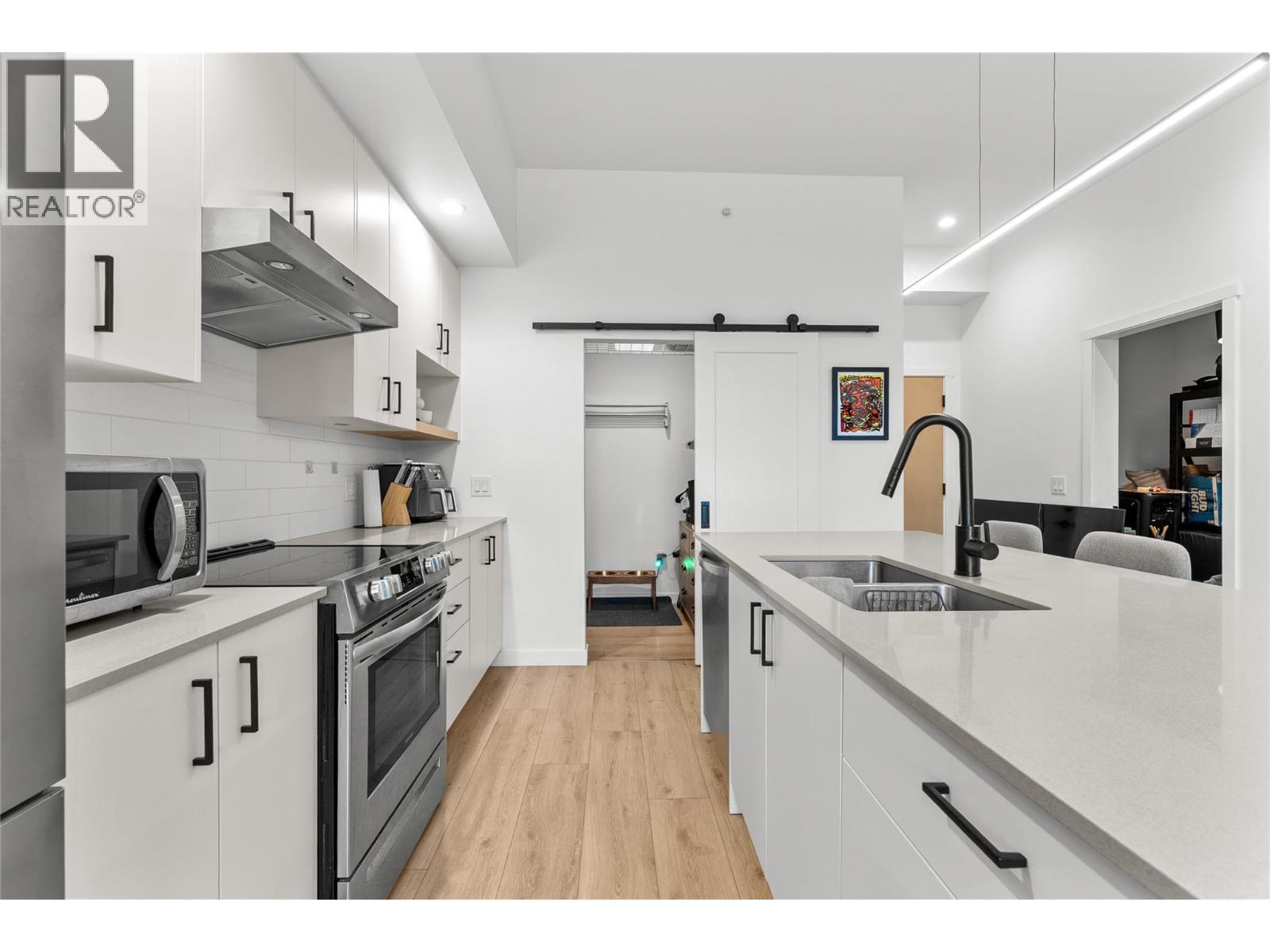 660 Cawston Avenue N Unit# 609