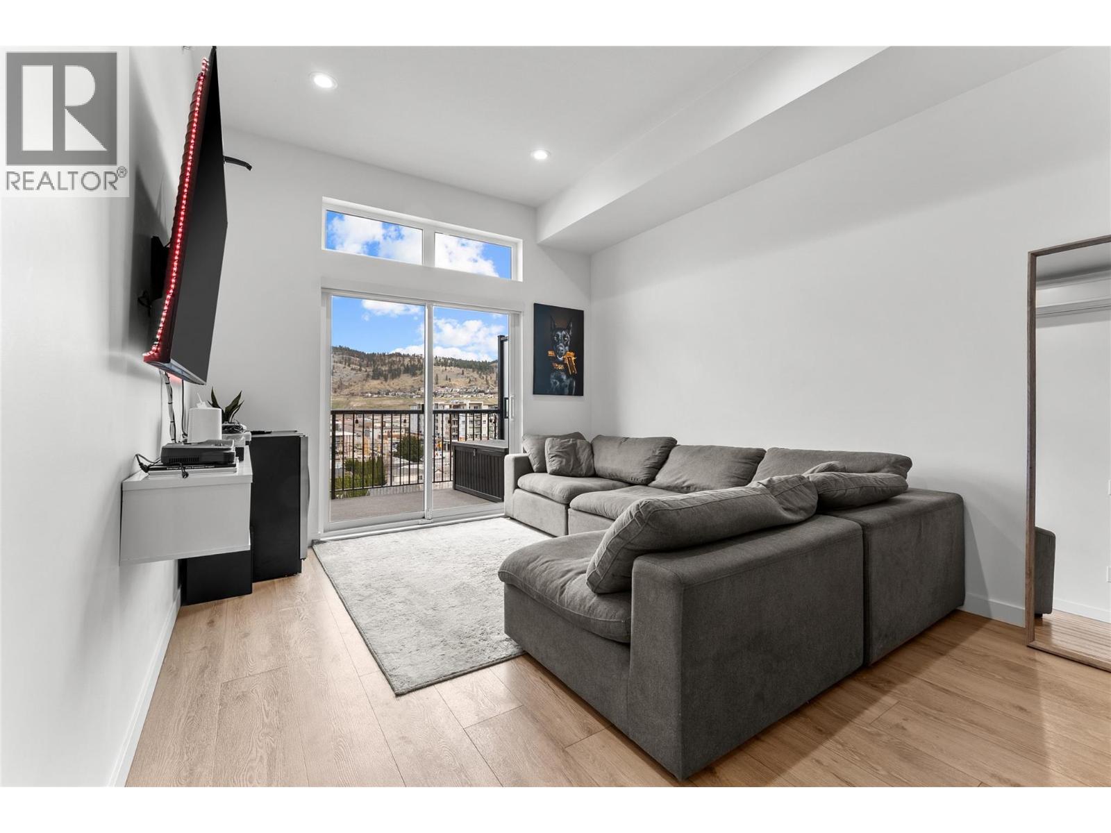 660 Cawston Avenue N Unit# 609