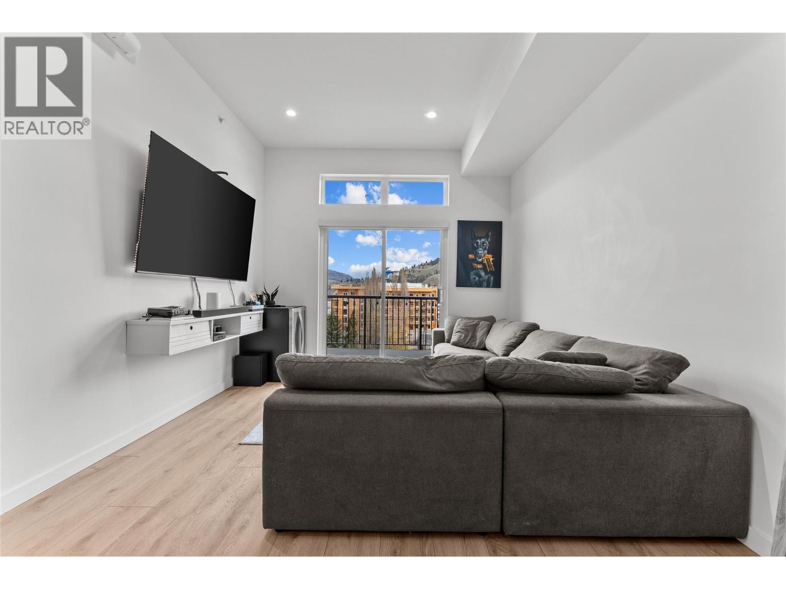 660 Cawston Avenue N Unit# 609