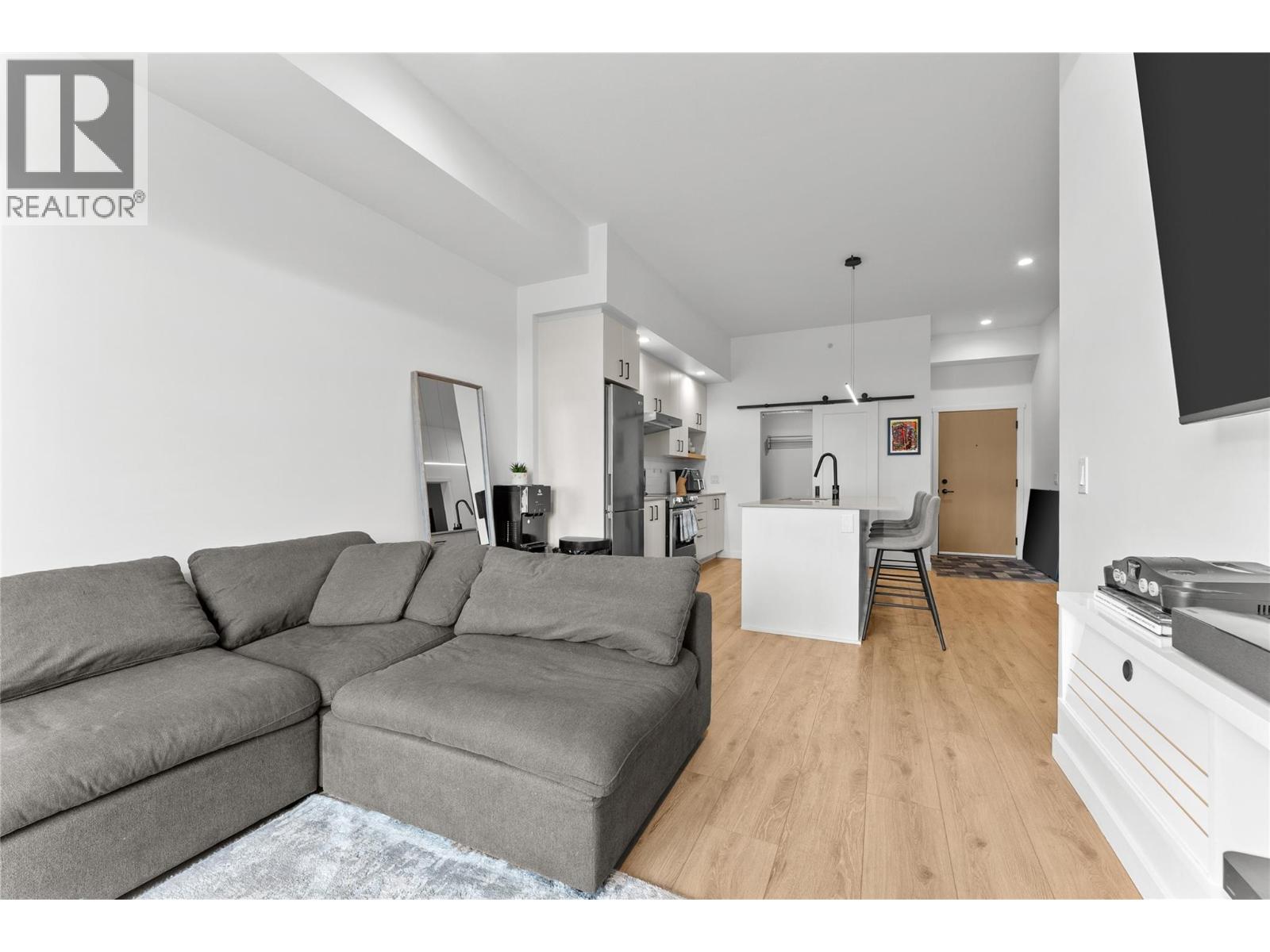 660 Cawston Avenue N Unit# 609