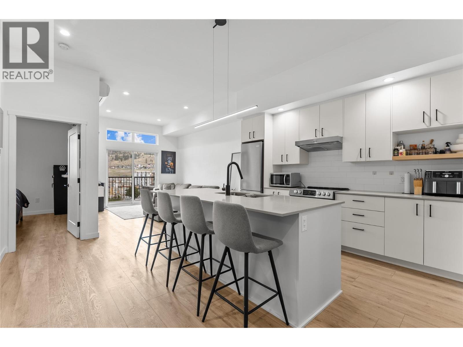 660 Cawston Avenue N Unit# 609
