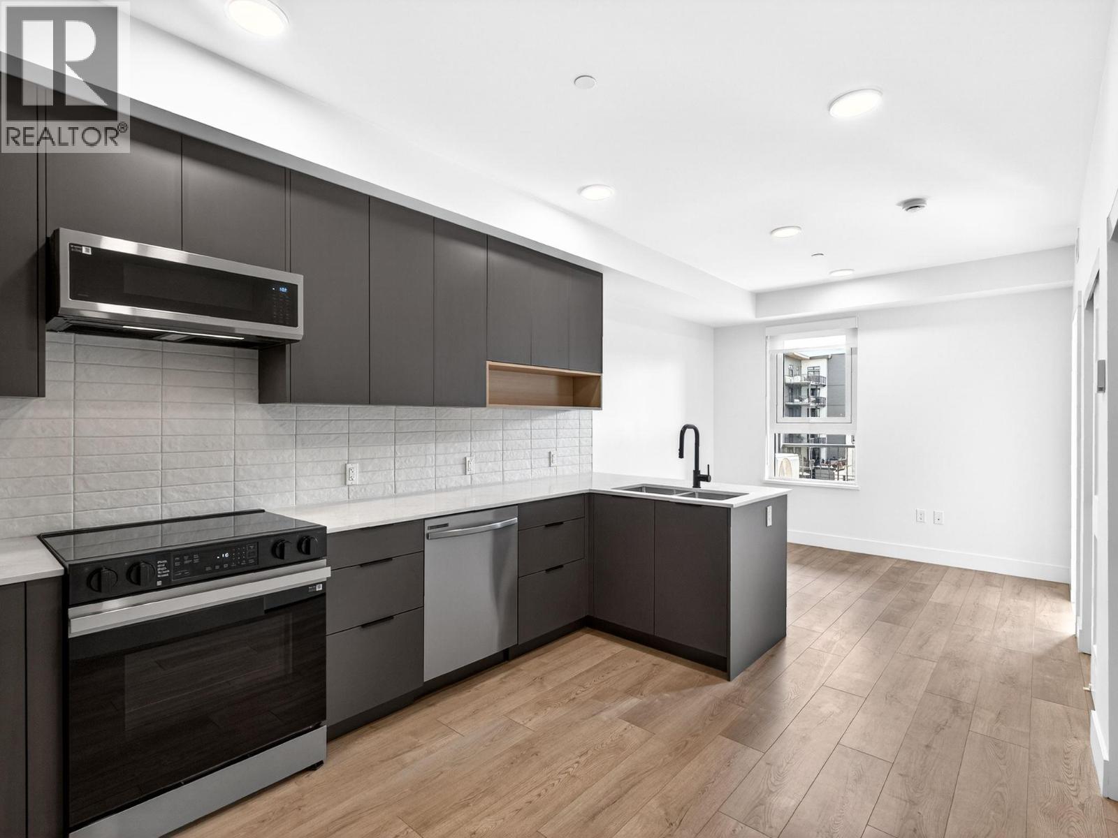 620 Coronation Avenue Unit# 404