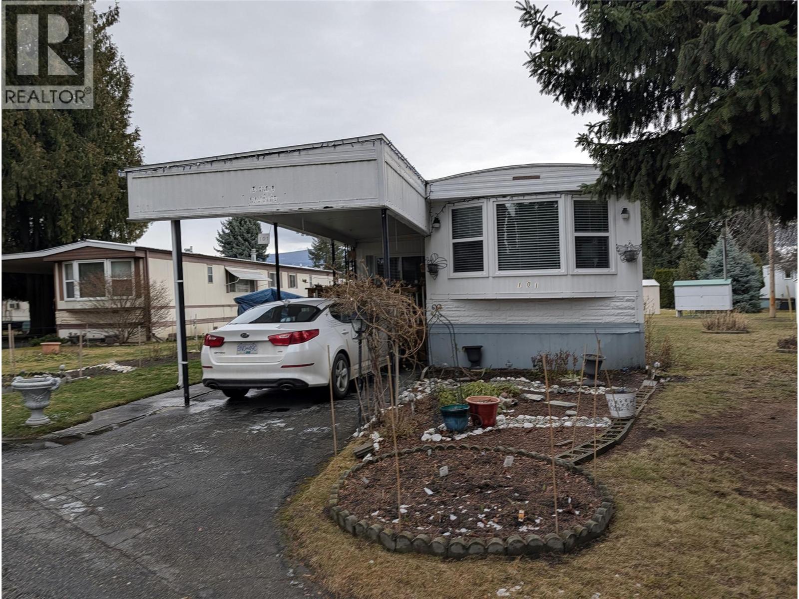 3535 Casorso Road Unit# 101