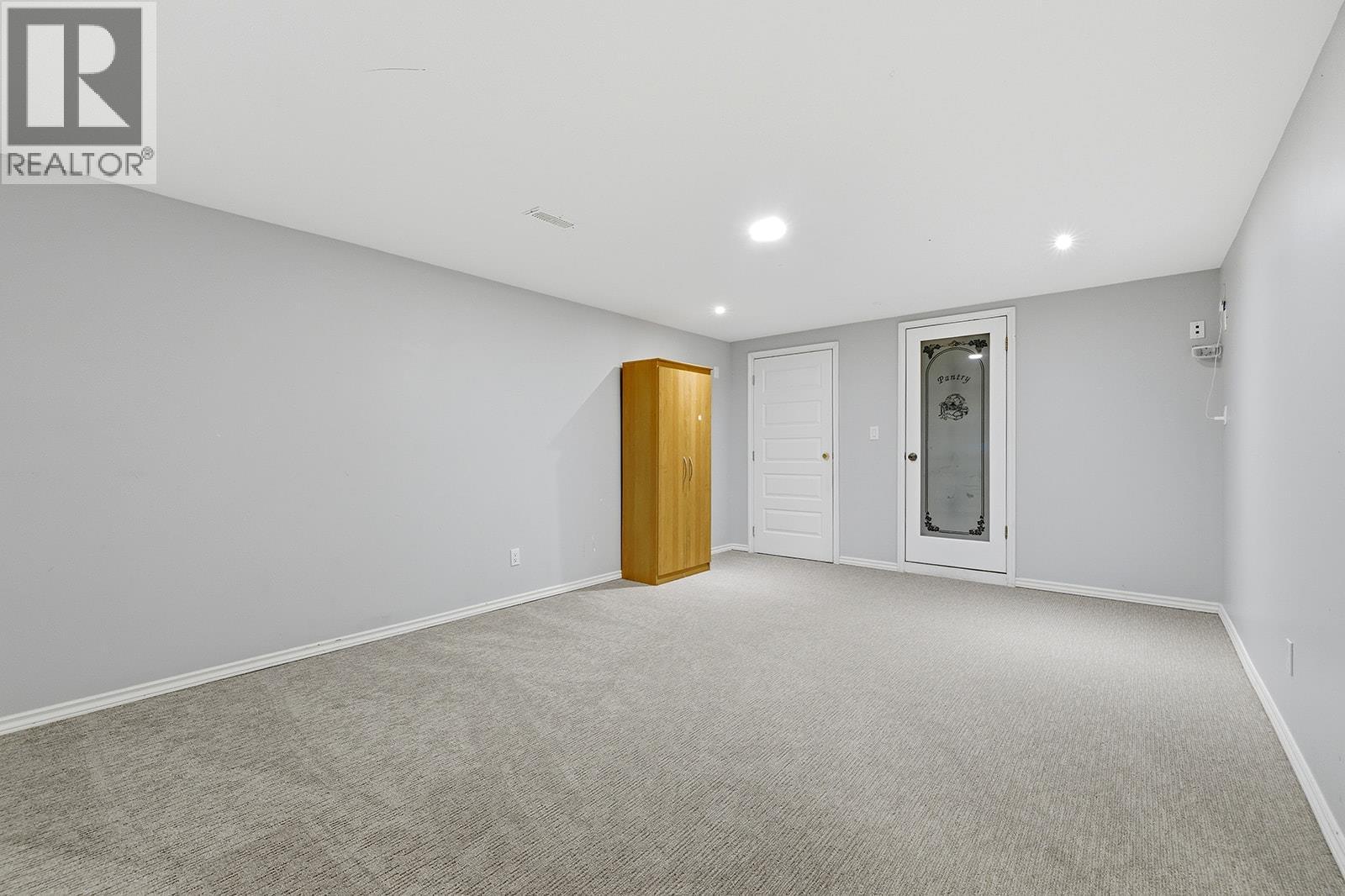 217 Holbrook Road W