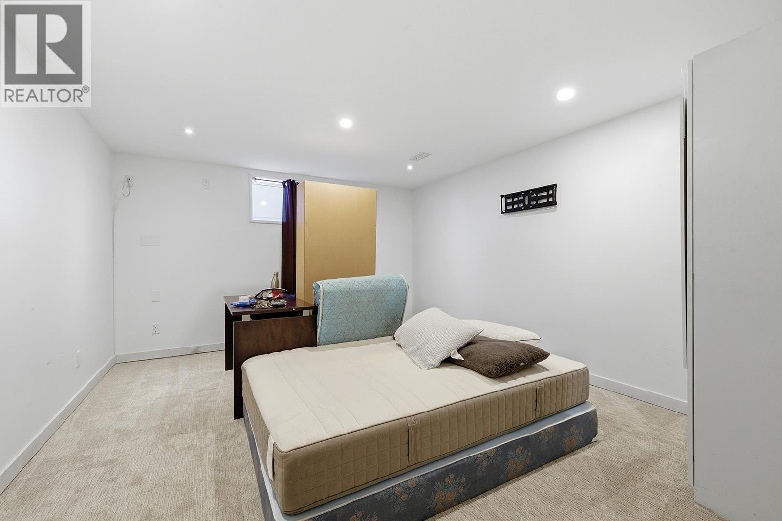 217 Holbrook Road W