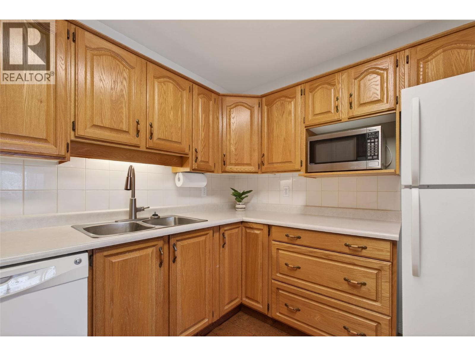 1055 Lawrence Avenue Unit# 101