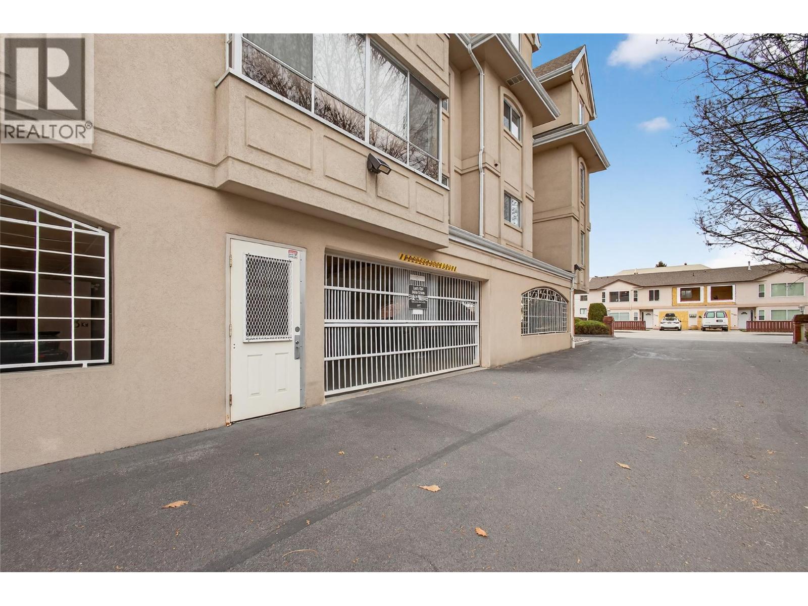 1055 Lawrence Avenue Unit# 101