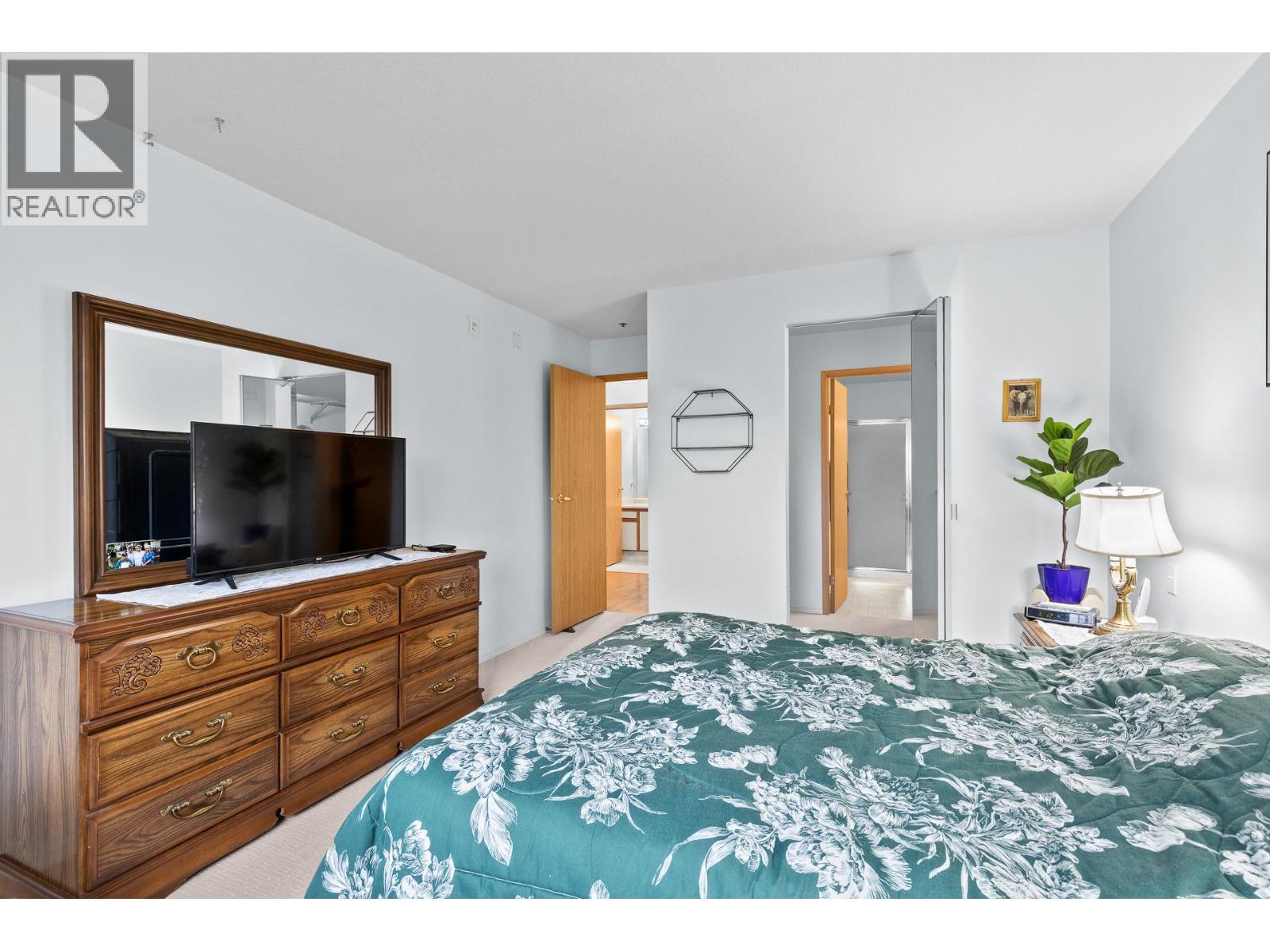 1045 Sutherland Avenue Unit# 214