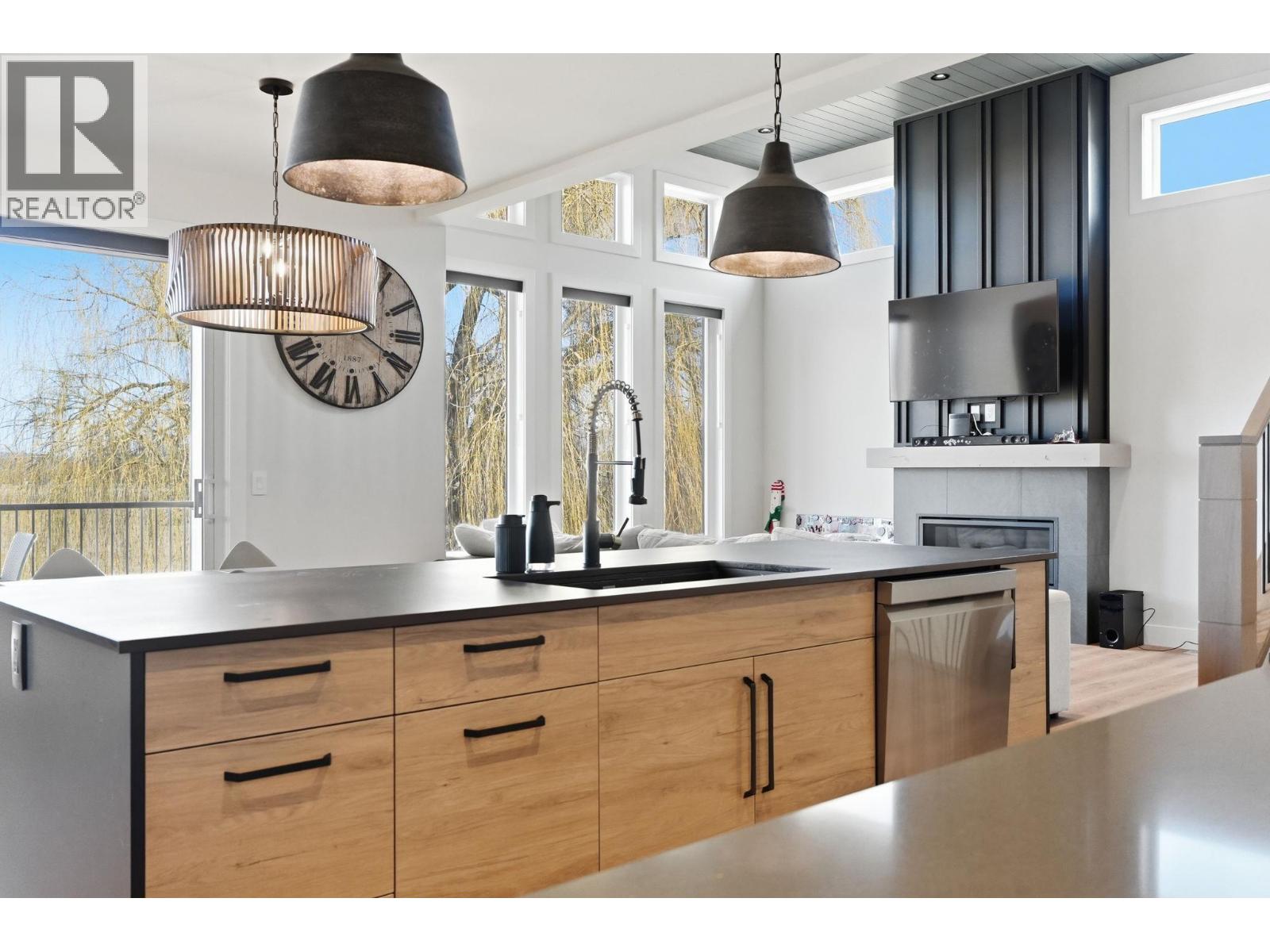 940 Bull Crescent