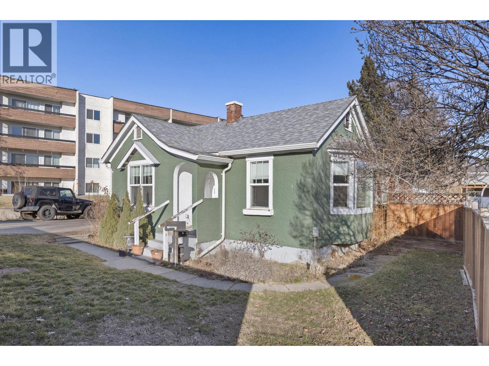 1981 Gordon Drive