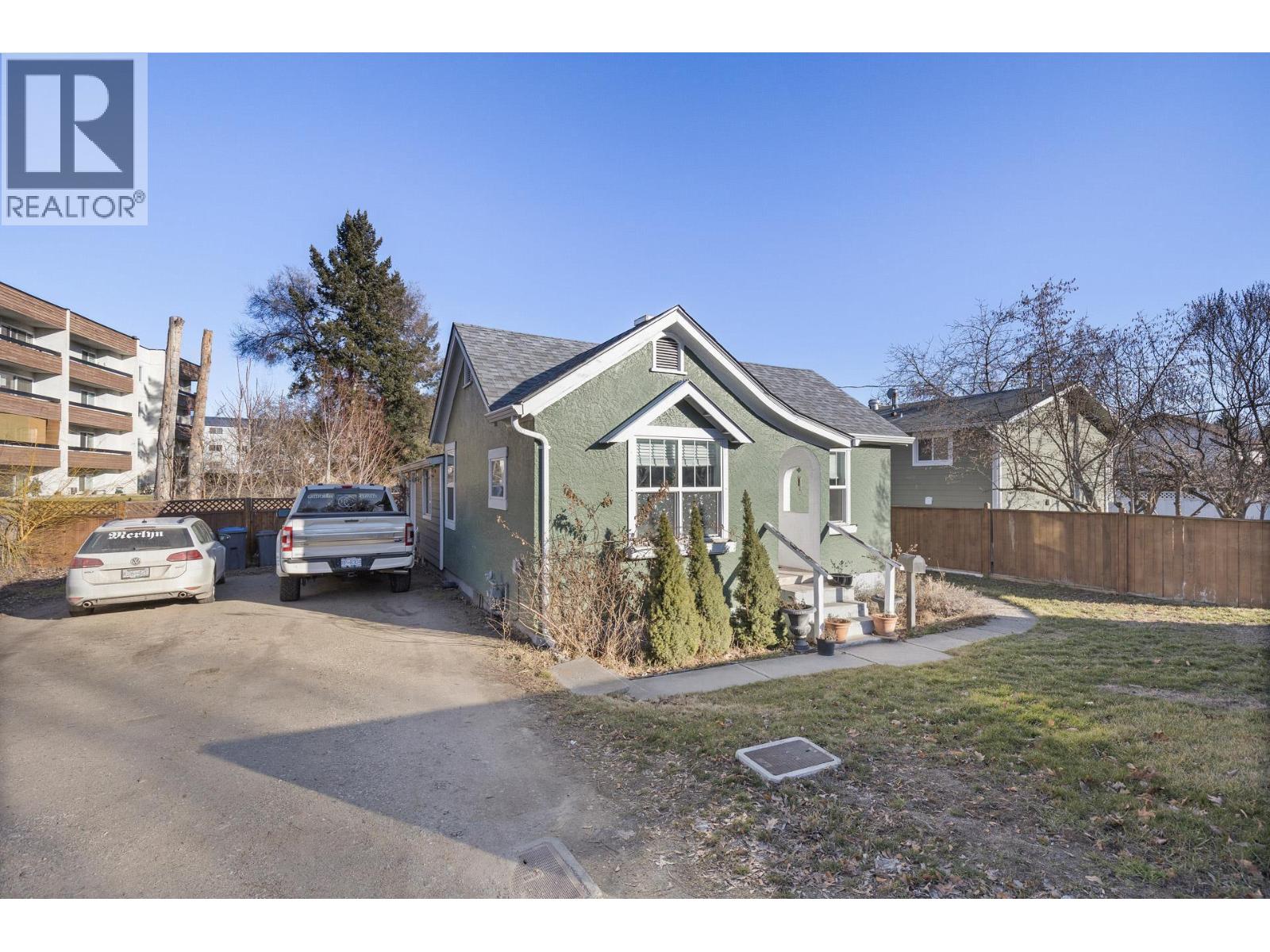 1981 Gordon Drive