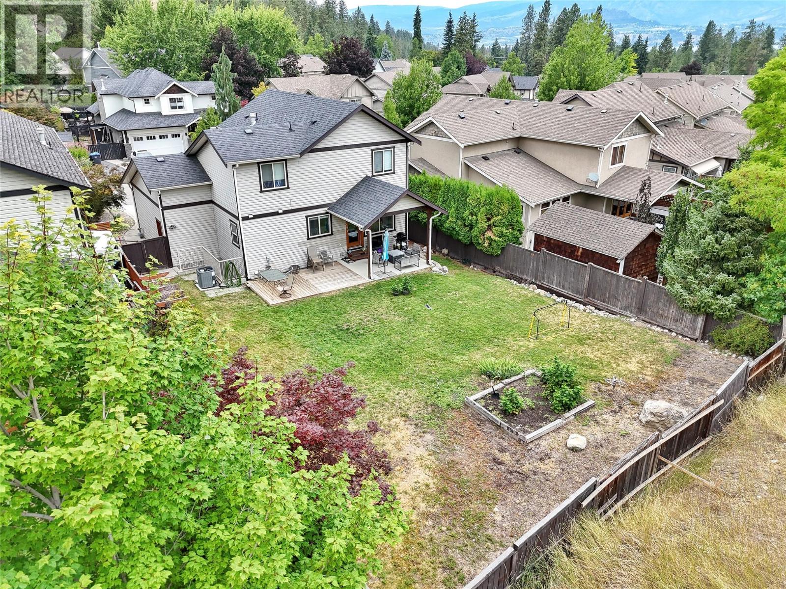 982 Paret Crescent