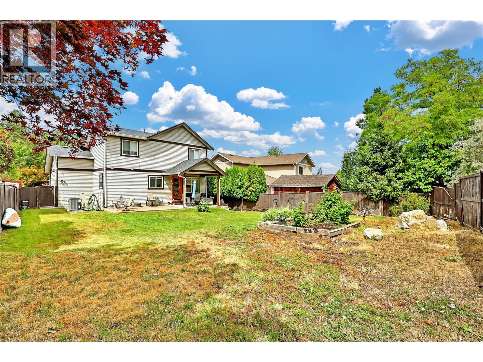 982 Paret Crescent