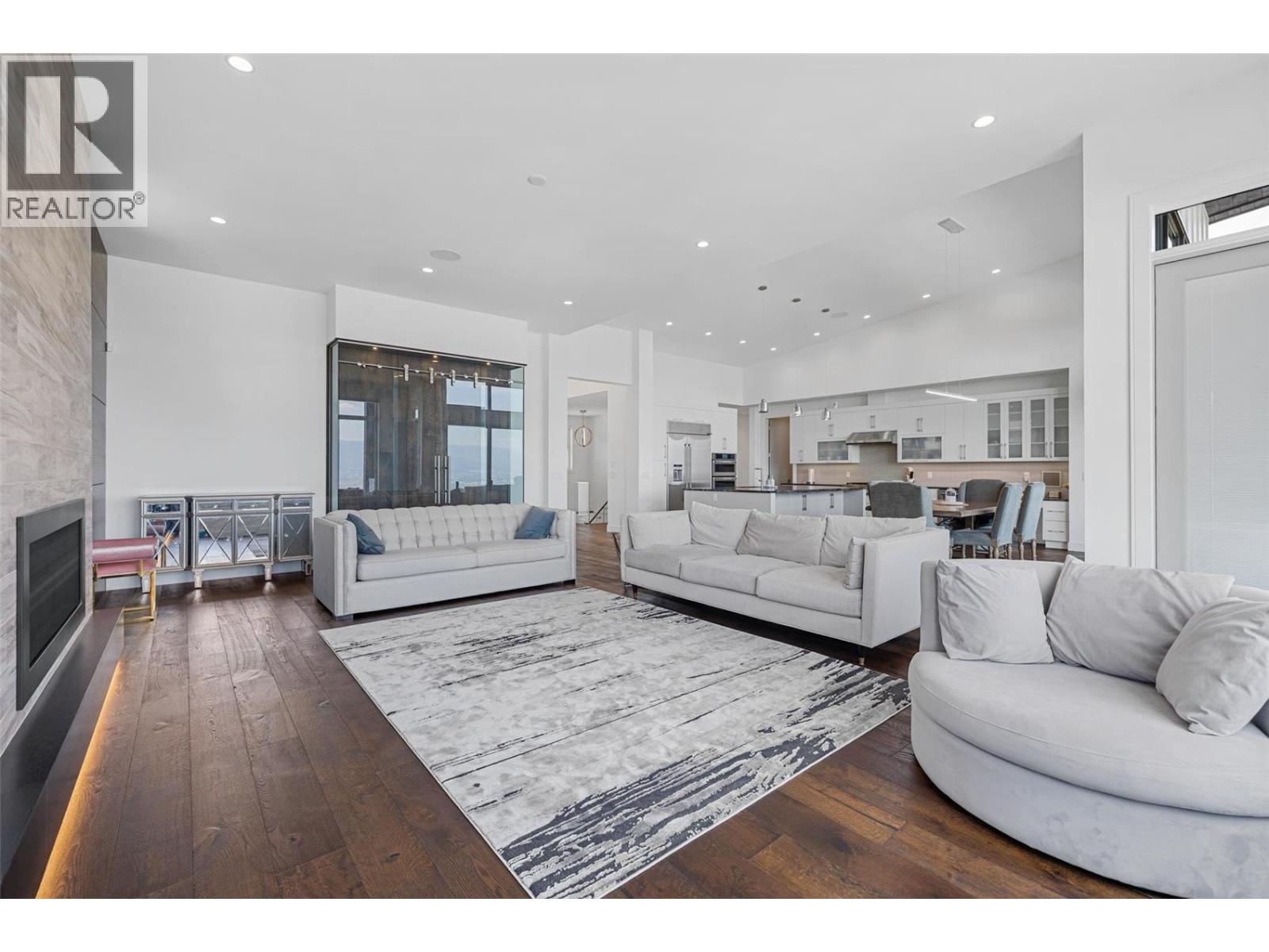 5576 Upper Mission Drive
