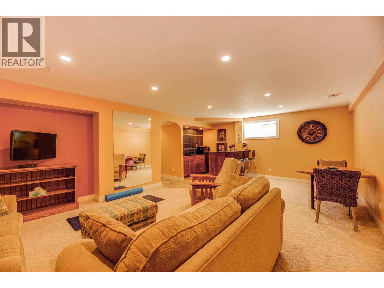 1870 Bayview Court
