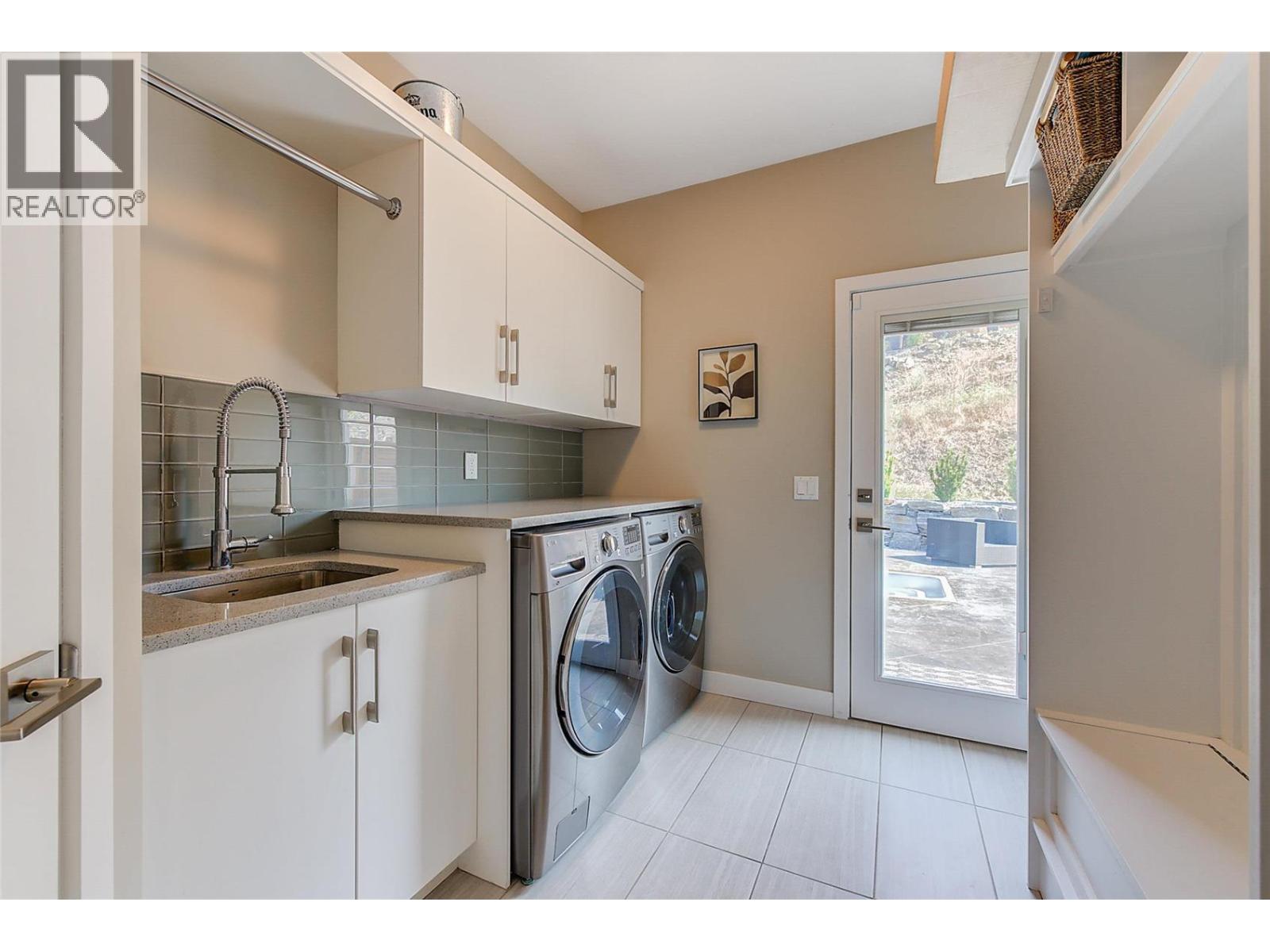 3284 Vineyard View Drive