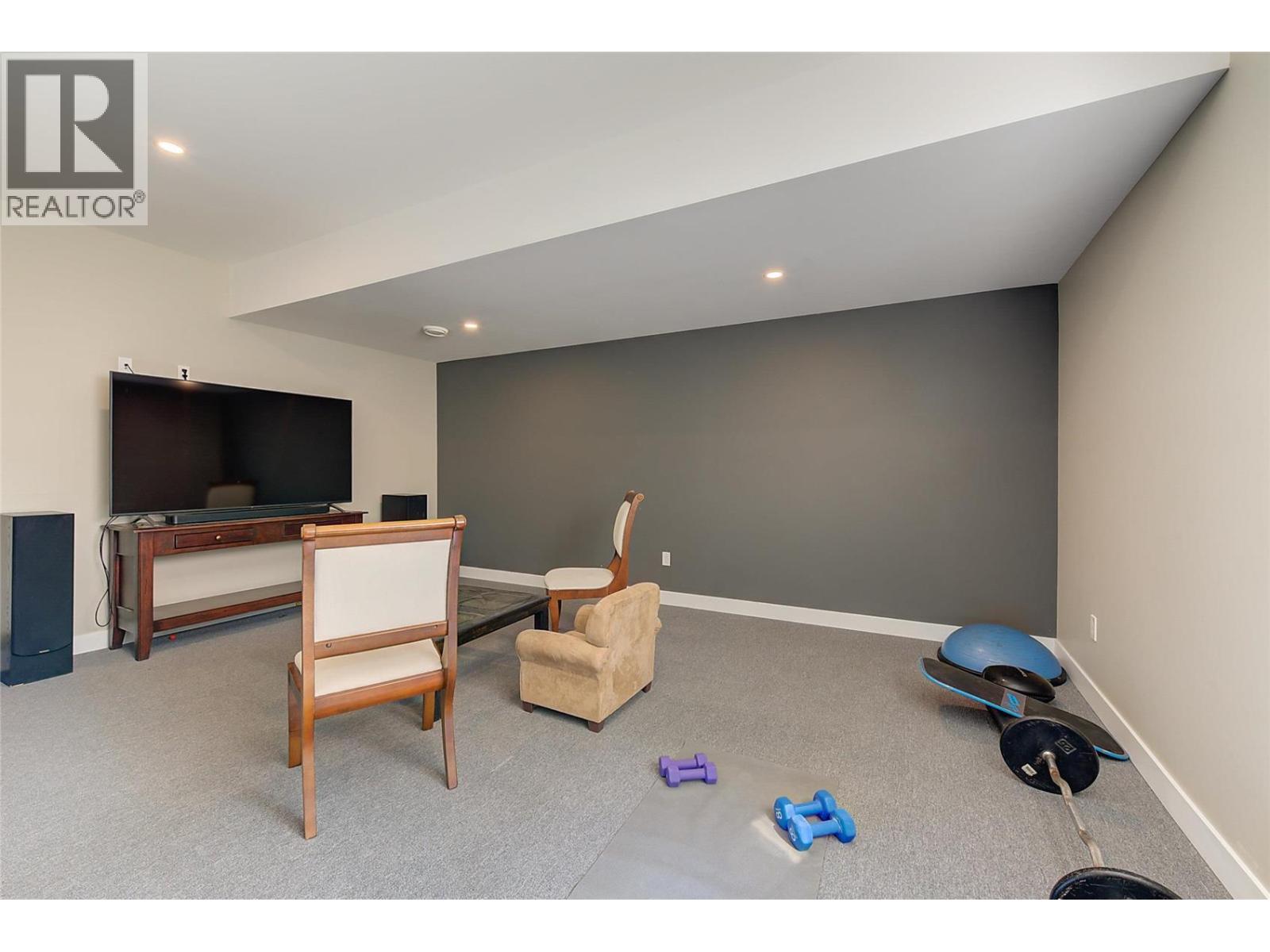 3284 Vineyard View Drive