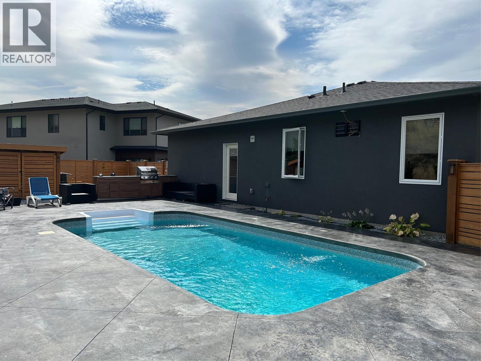 3284 Vineyard View Drive