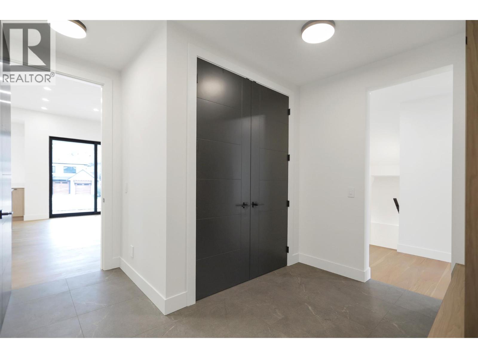 5533 Foothill Court