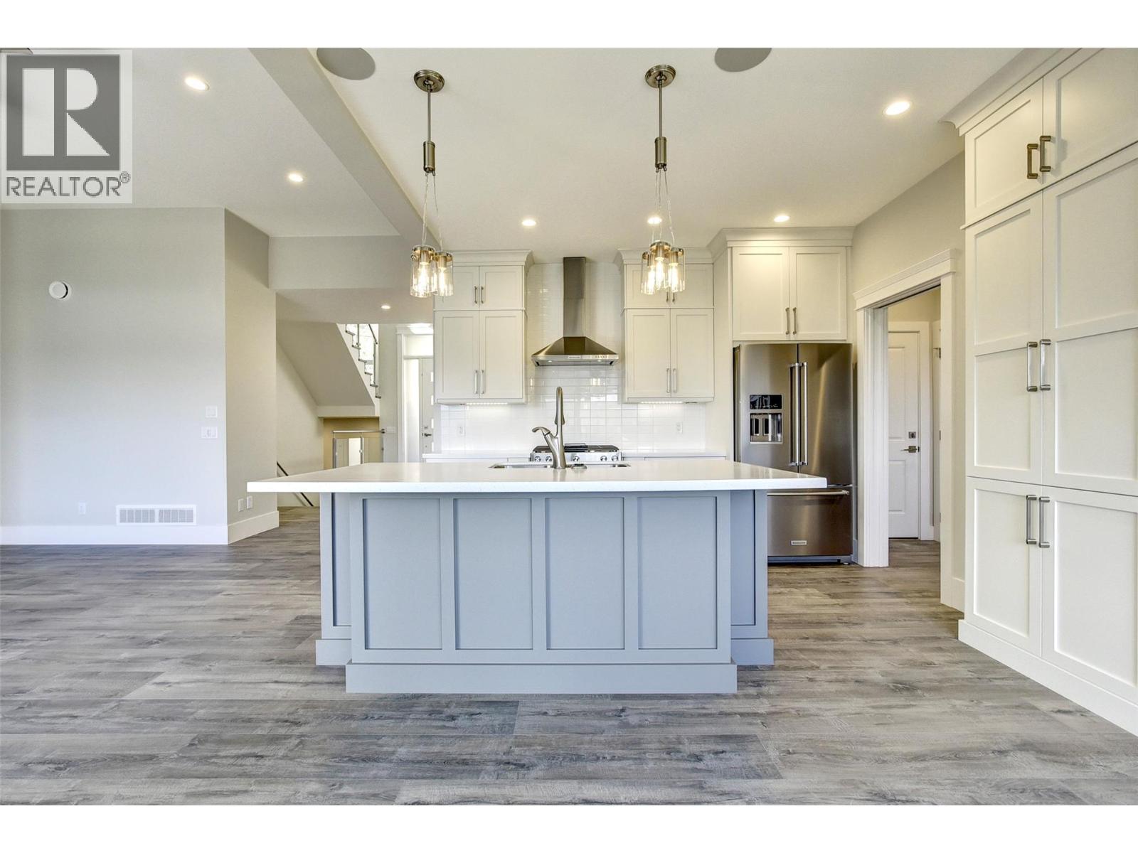 1051 Aurora Heights