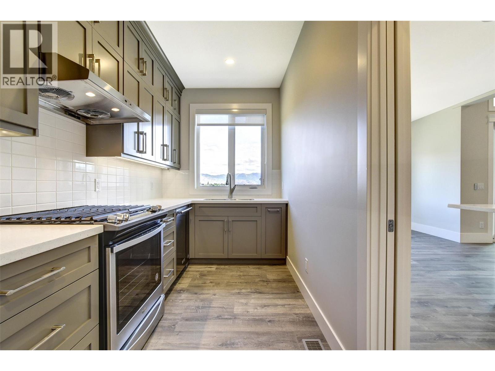 1051 Aurora Heights