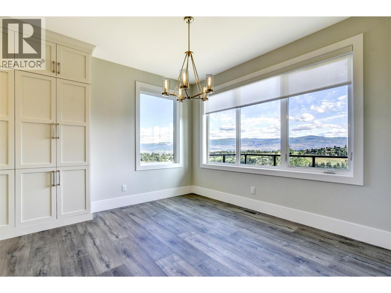 1051 Aurora Heights