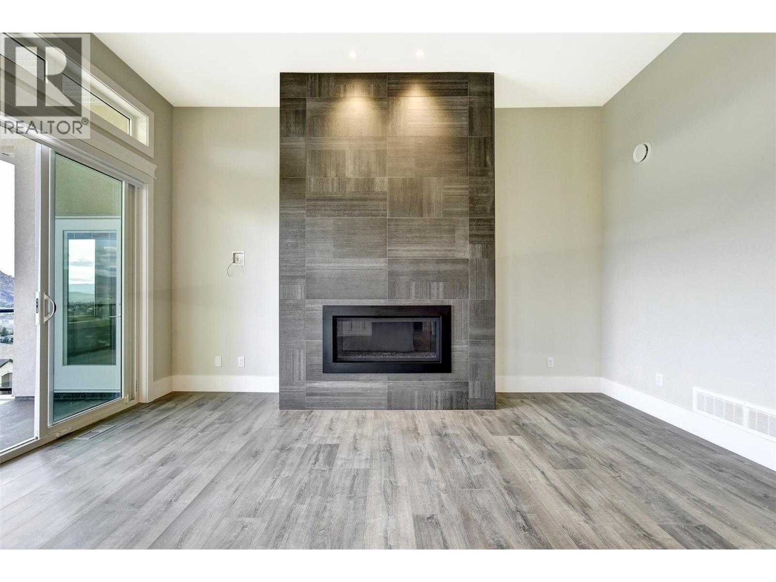1051 Aurora Heights