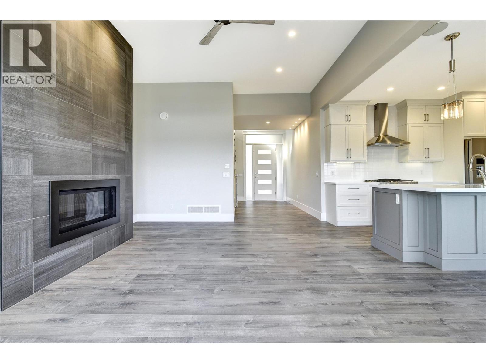 1051 Aurora Heights