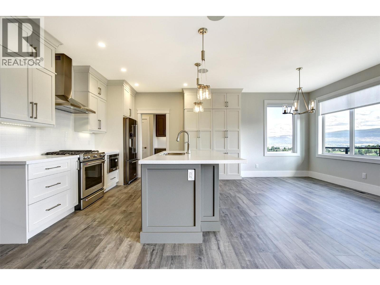 1051 Aurora Heights