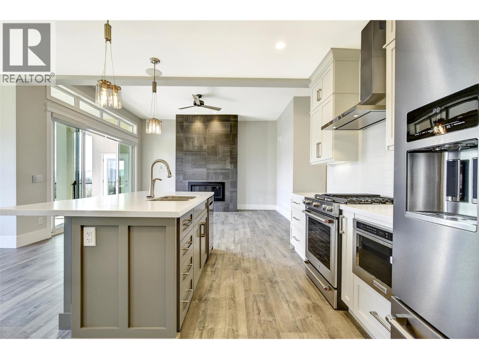 1051 Aurora Heights