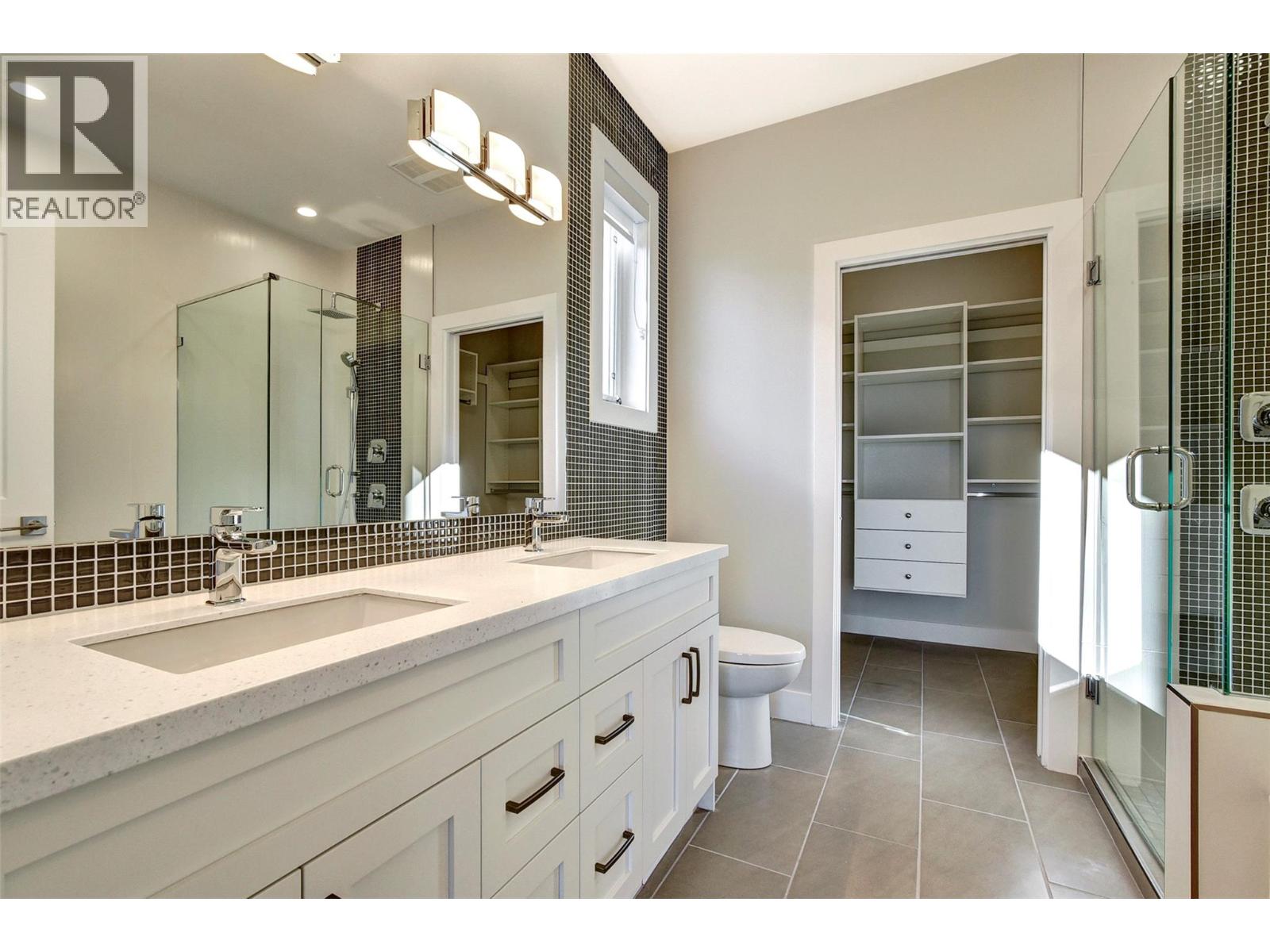1051 Aurora Heights
