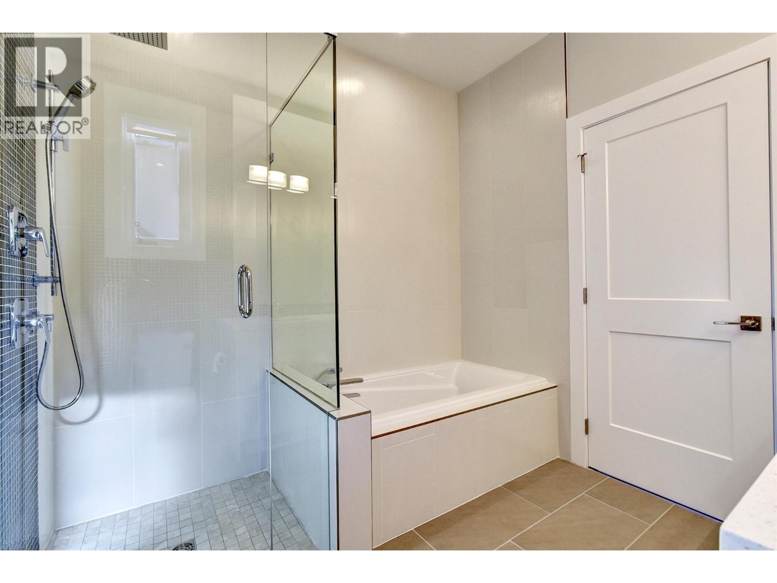 1051 Aurora Heights