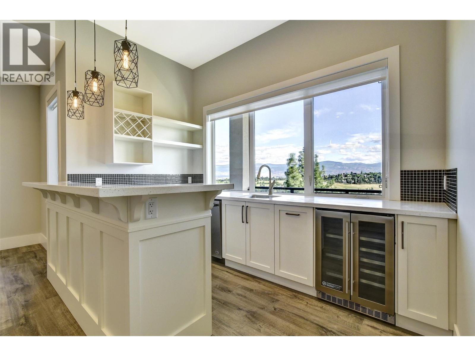 1051 Aurora Heights