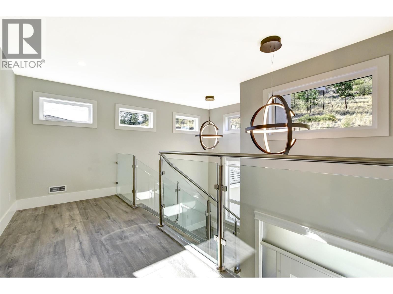 1051 Aurora Heights