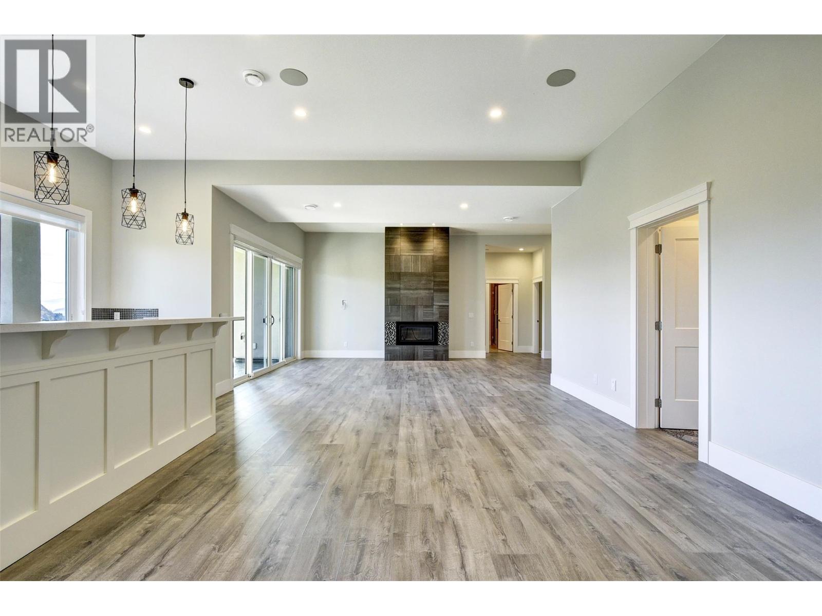 1051 Aurora Heights