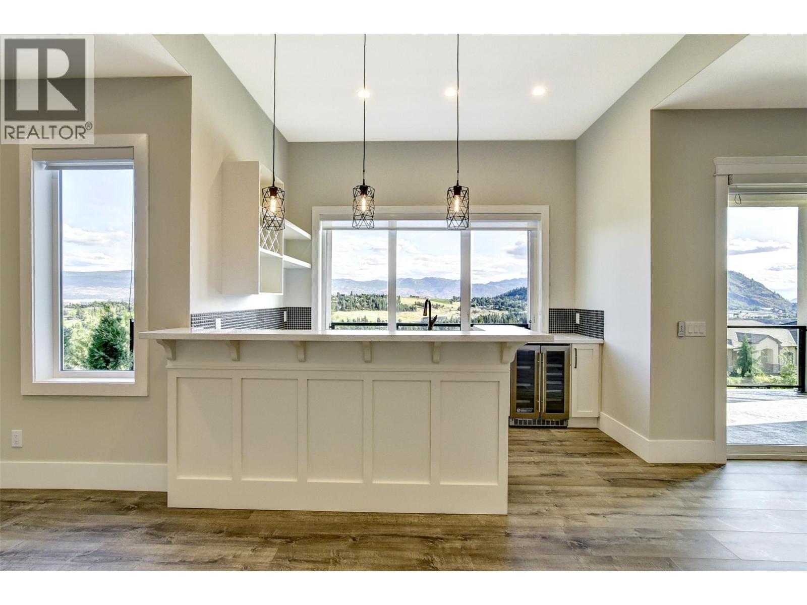 1051 Aurora Heights