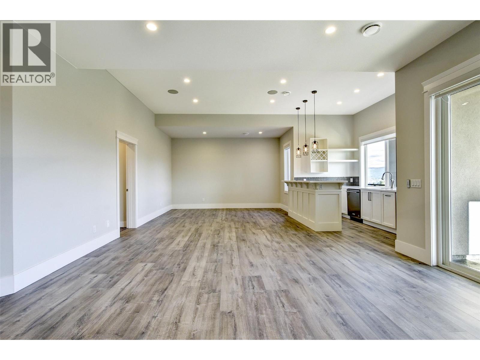 1051 Aurora Heights