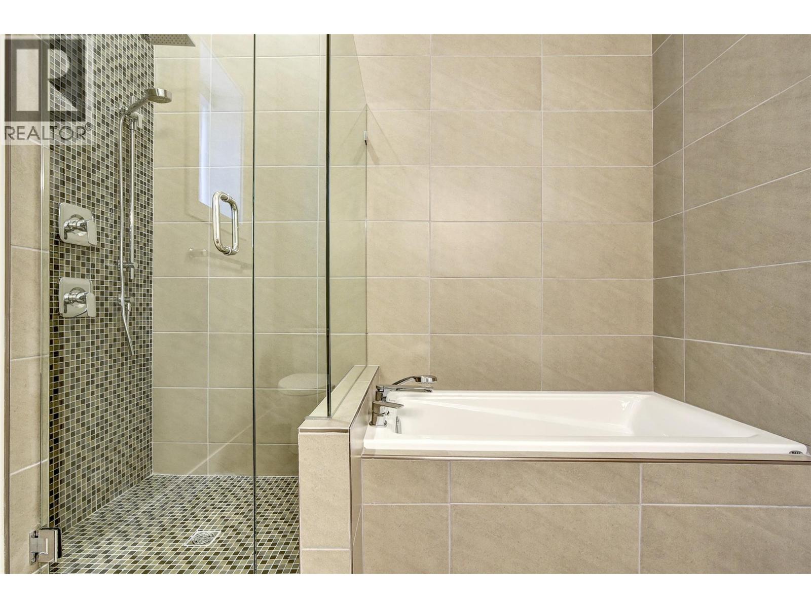 1051 Aurora Heights