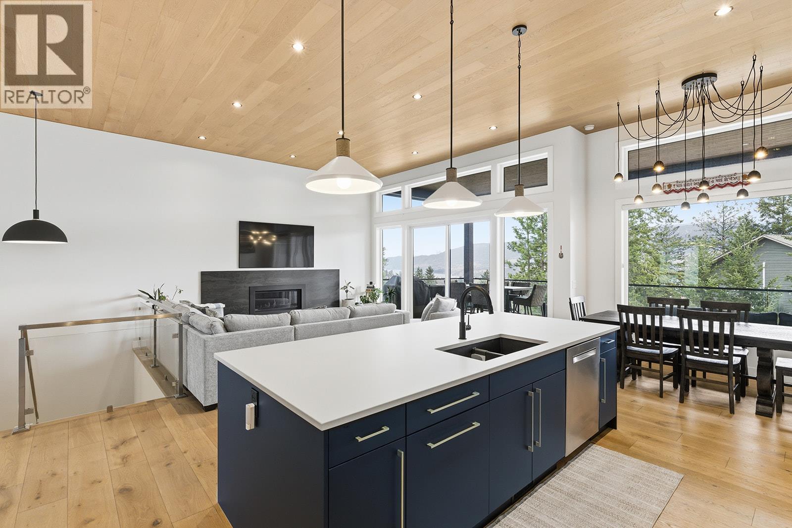 10283 Beacon Hill Drive