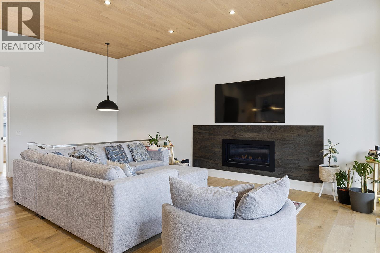 10283 Beacon Hill Drive