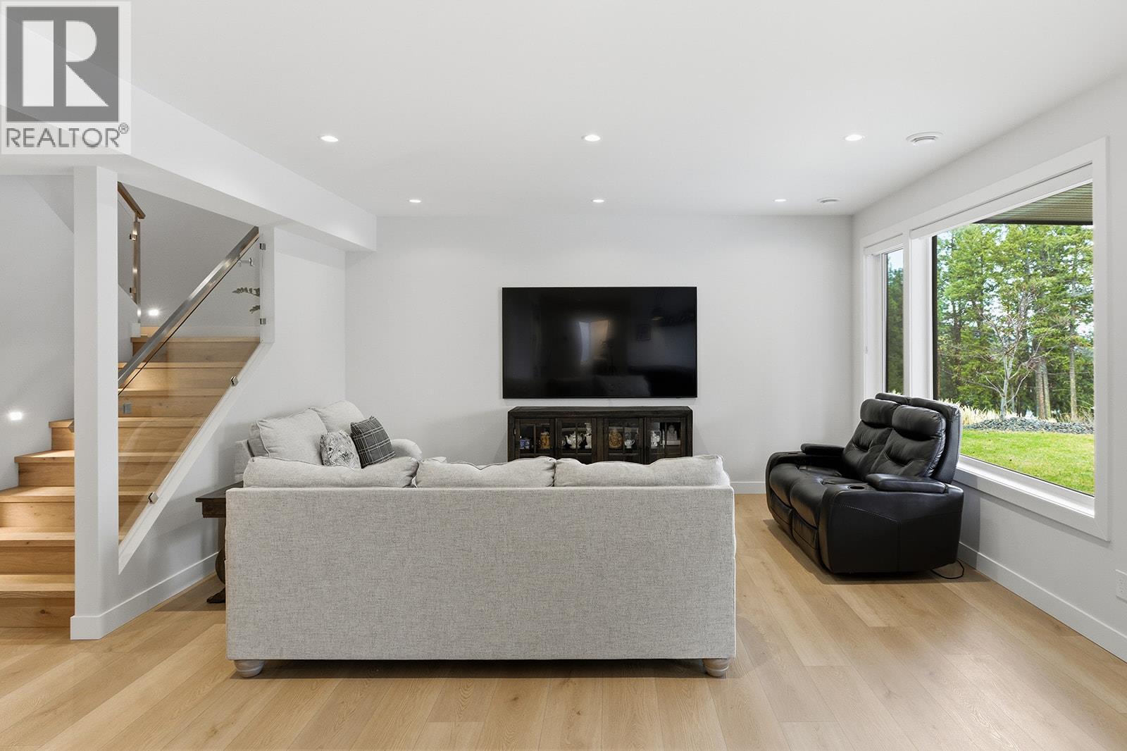 10283 Beacon Hill Drive