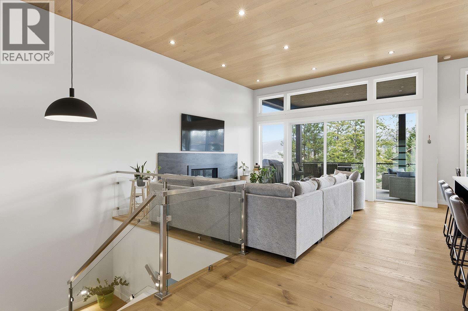 10283 Beacon Hill Drive
