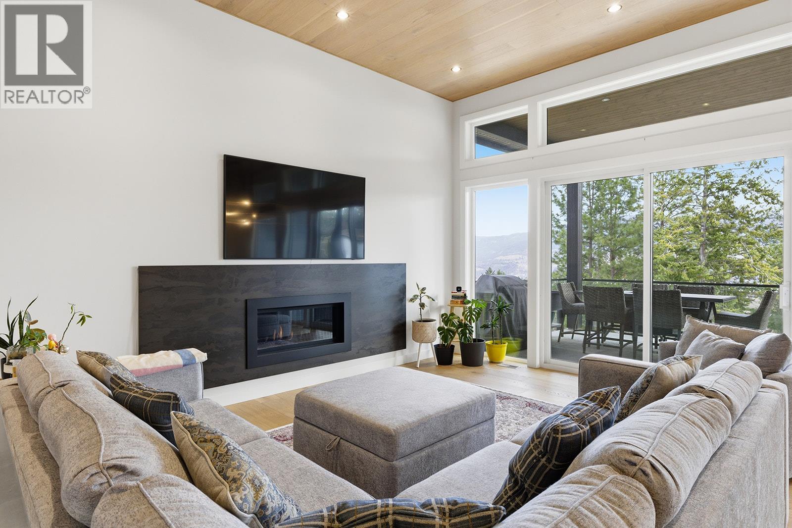 10283 Beacon Hill Drive