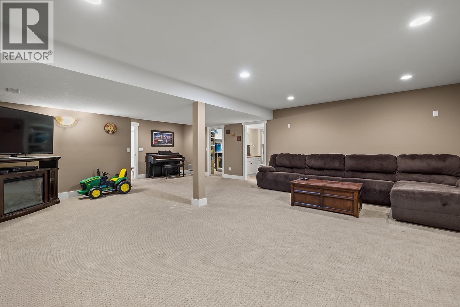 3431 Camelback Drive