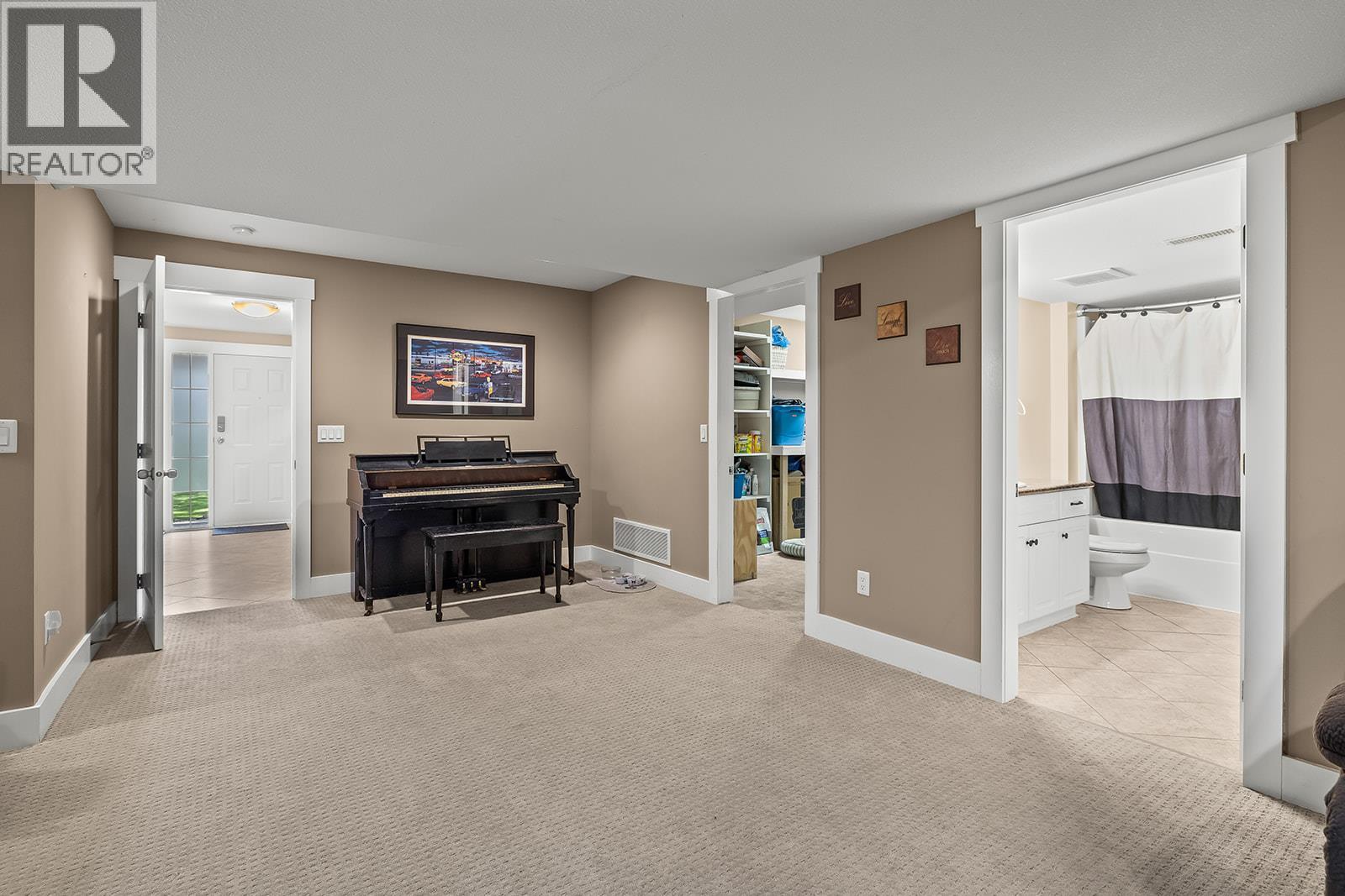 3431 Camelback Drive