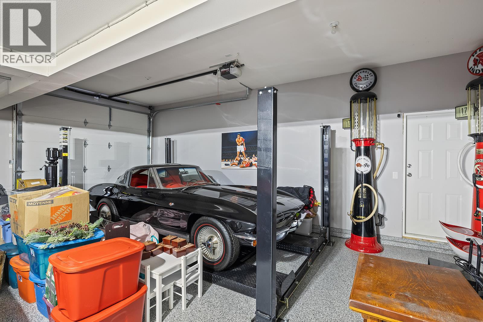 3431 Camelback Drive